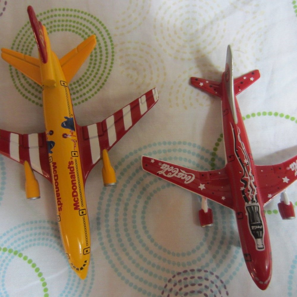 COLLECTIABLES-MATCHBOX METAL AIR-PLANES/COCA-COLA & MCDONALD'S